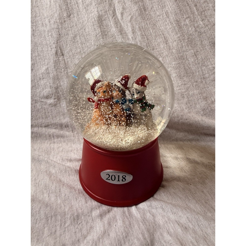 Wind Up Musical Christmas Cats Snow Globe Red Base Freestanding